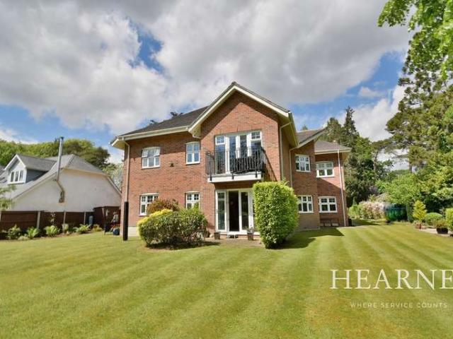 Apartment for sale in Tricketts Cross, Ferndown