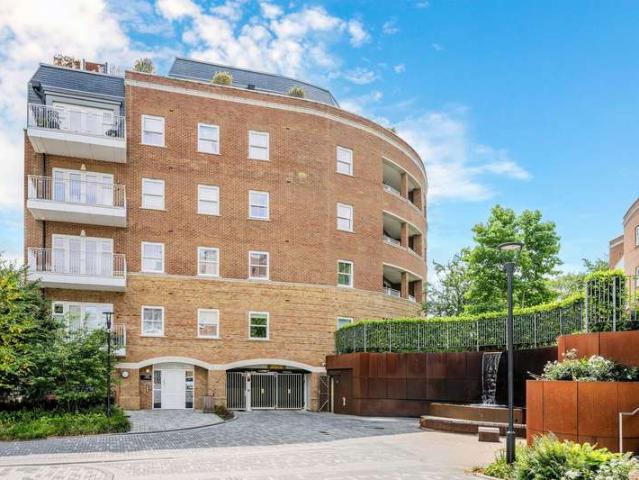 Apartment for sale in Oxted, Hillview