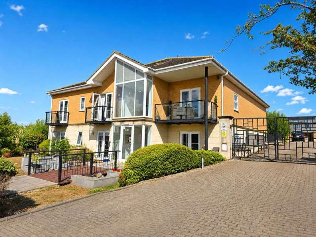Apartment for sale in Alton Barnes, Essex