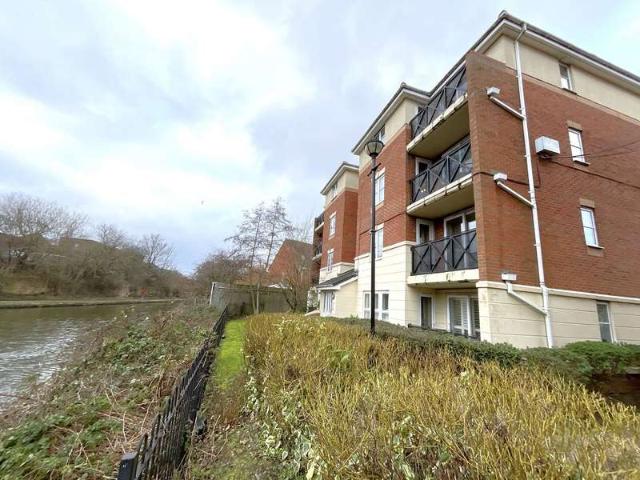 Apartment for sale in Cherry Orchard, Fold Hill