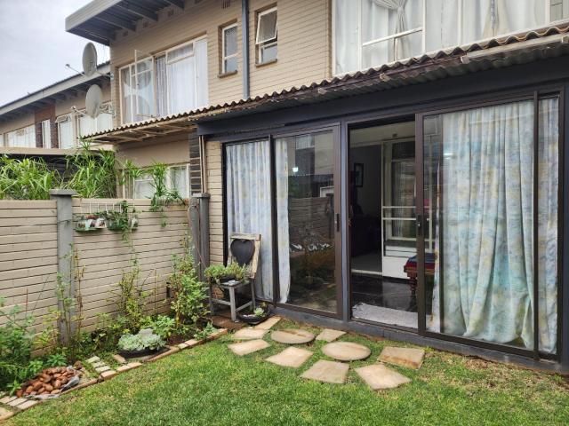 Apartment for sale in Dr Kenneth Kaunda, North West