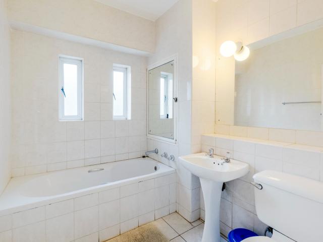 Apartment for sale in Kingsburgh, Kwazulu-natal
