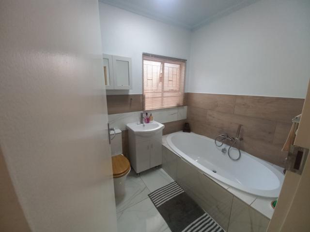Apartment for sale in Birchleigh North, Ekurhuleni