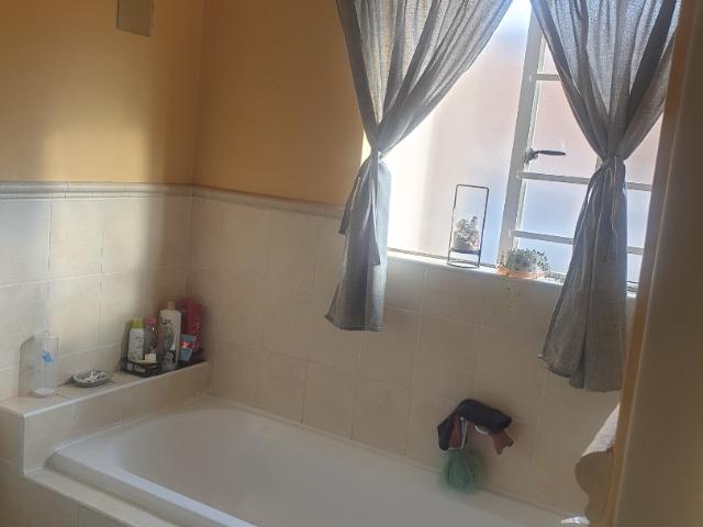 Apartment for sale in Ekurhuleni Ward 24, City of Ekurhuleni Metropolitan Municipality