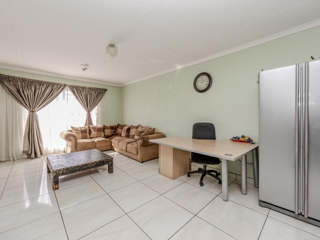 Apartment for sale in Nooitgedacht, Gauteng