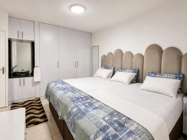 Apartment for sale in Kingsburgh, Kwazulu-natal