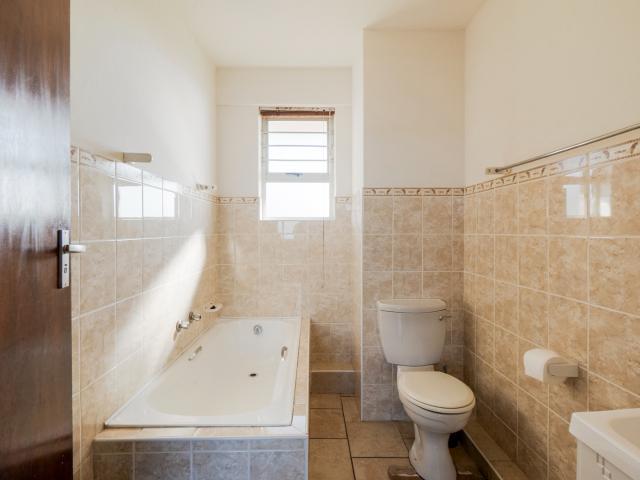 Apartment for sale in Kingsburgh, Kwazulu-natal