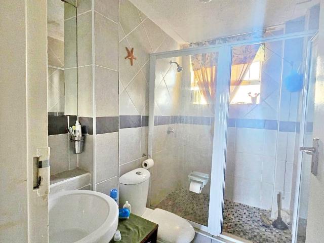Apartment for sale in Kingsburgh, Kwazulu-natal