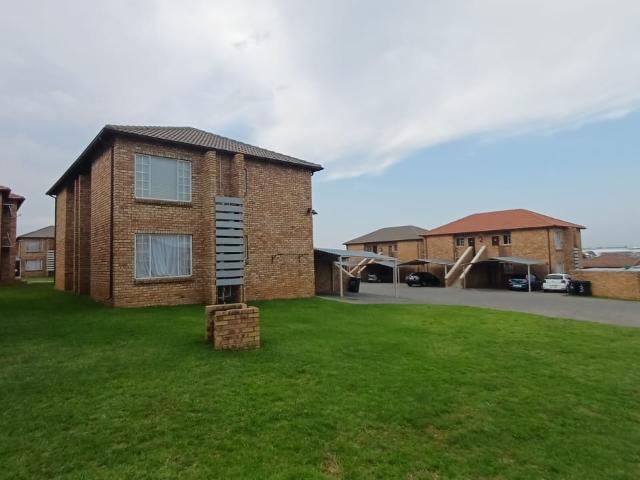 Apartment for sale in Vosloorus, Gauteng