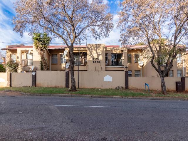 Apartment for sale in Nooitgedacht, Gauteng