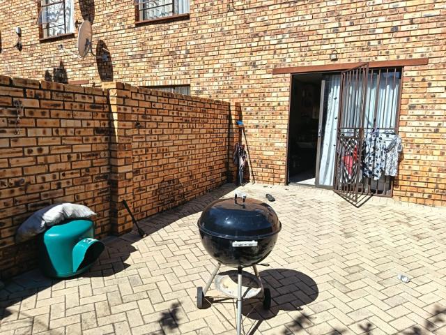 Apartment for sale in Mohlakeng, Gauteng