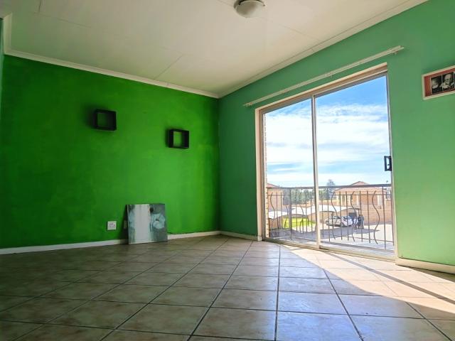 Apartment for sale in Mohlakeng, Gauteng