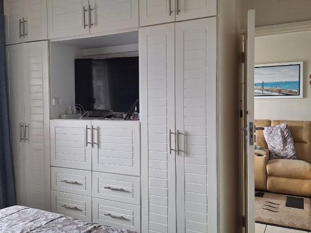Apartment for sale in Kingsburgh, Kwazulu-natal