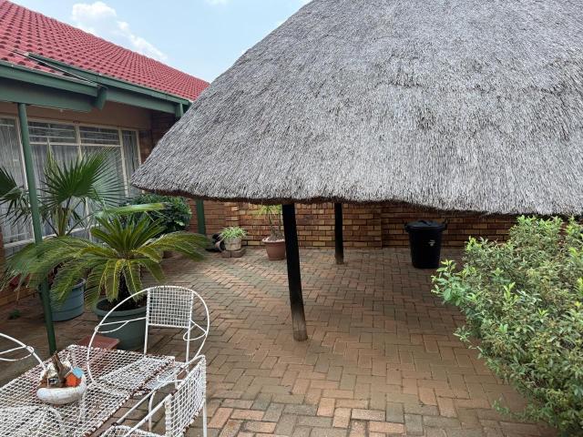 Apartment for sale in Dr Kenneth Kaunda, North West
