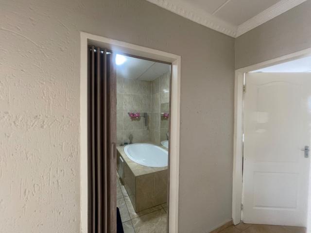 Apartment for sale in Vosloorus, Gauteng