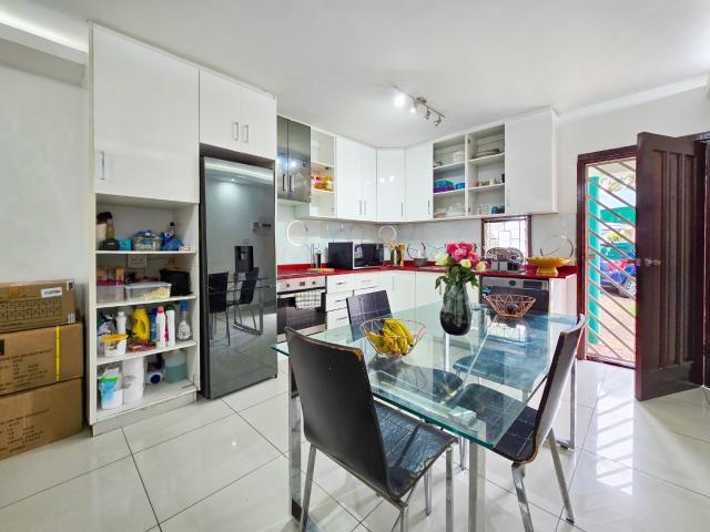 Apartment for sale in Seaview, Kwazulu-natal
