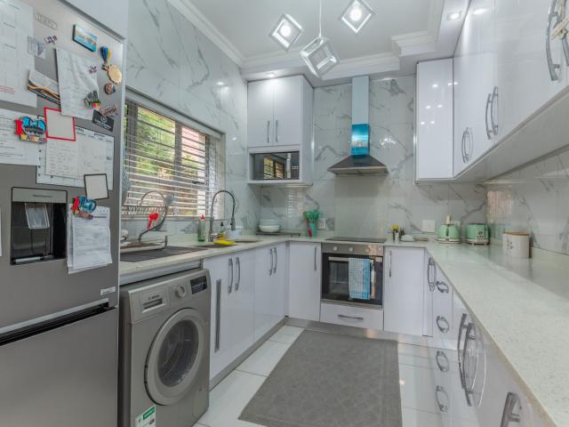 Apartment for sale in Seaview, Kwazulu-natal