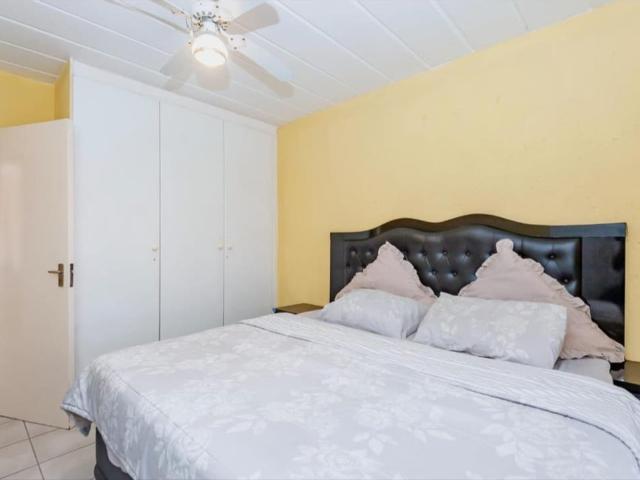 Apartment for sale in Oakdene, Vosloorus