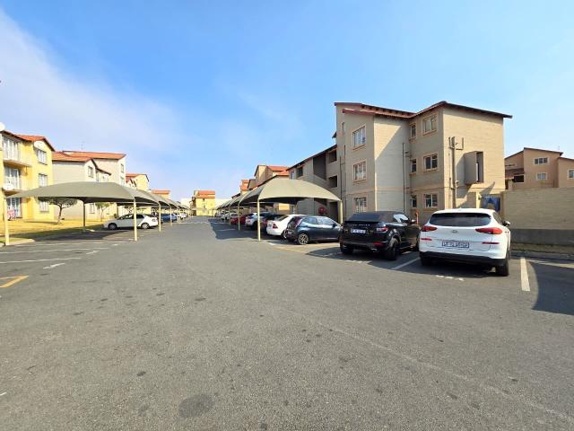 Apartment for sale in Vosloorus, Gauteng