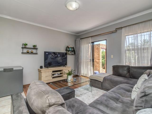 Apartment for sale in Paulshof, Alexandra