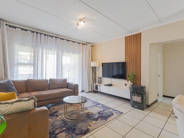 Apartment for sale in Paulshof, Sandton