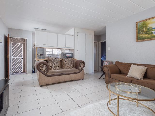 Apartment for sale in Vosloorus, Gauteng