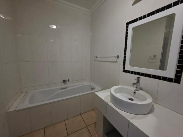 Apartment for sale in Hartbeespoort Dam Nature Reserve, North West