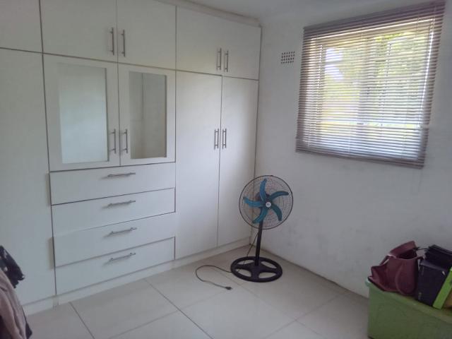 Apartment for sale in Chatsworth, Kwazulu-natal