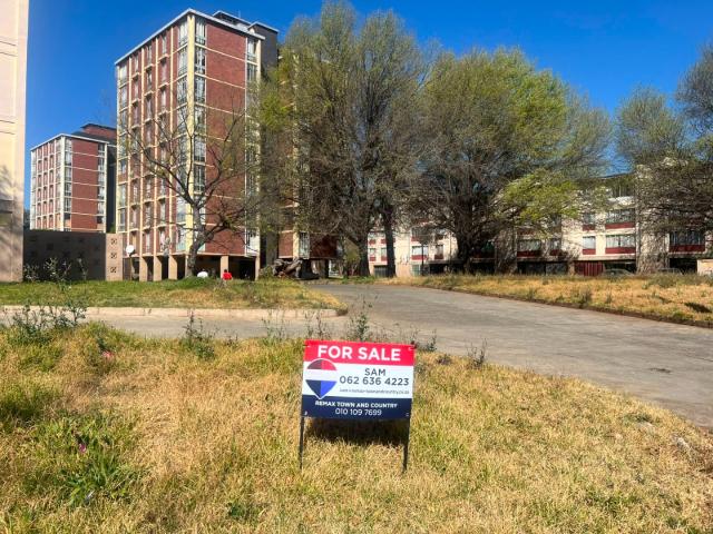 Apartment for sale in Vosloorus, Gauteng