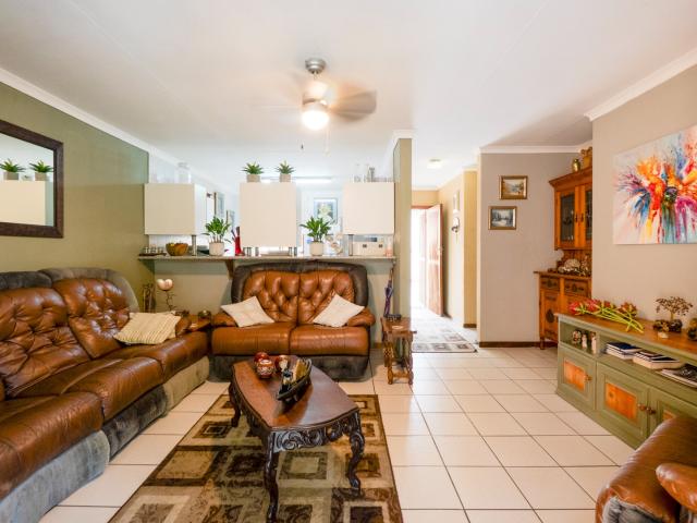 Apartment for sale in Kingsburgh, Kwazulu-natal