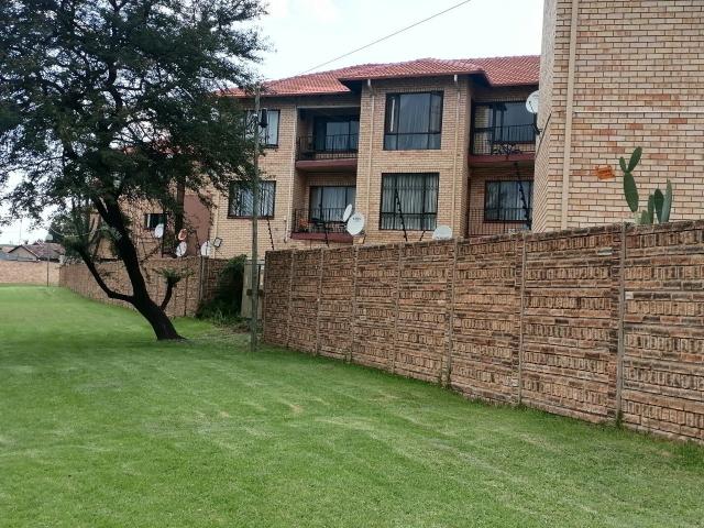 Apartment for sale in Vosloorus, Gauteng