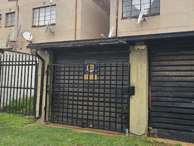 Apartment for sale in Vosloorus, Gauteng