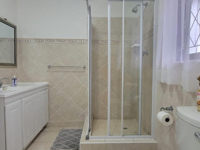 Apartment for sale in Kingsburgh, Kwazulu-natal