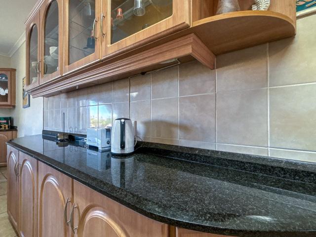 Apartment for sale in Kingsburgh, Kwazulu-natal