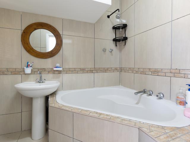 Apartment for sale in Kingsburgh, Kwazulu-natal