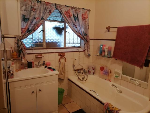 Apartment for sale in Dr Kenneth Kaunda, North West