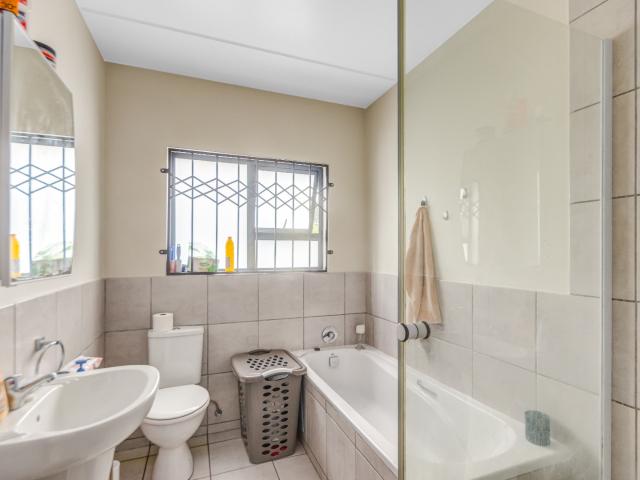 Apartment for sale in Vosloorus, Gauteng