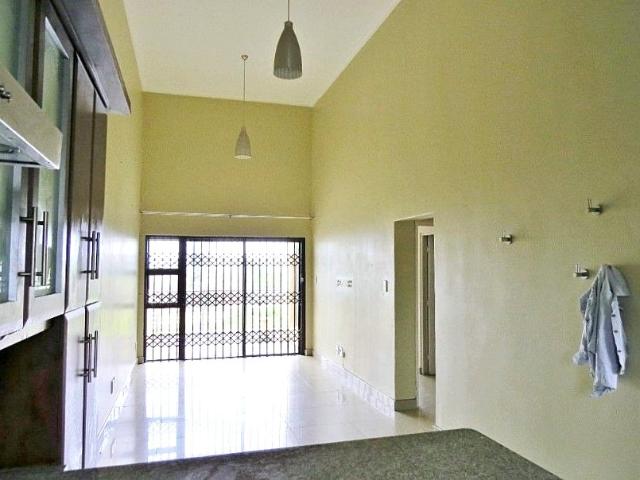 Apartment for sale in Kingsburgh, Kwazulu-natal