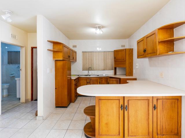Apartment for sale in Kingsburgh, Kwazulu-natal