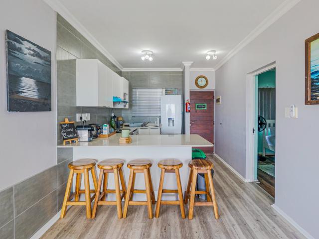 Apartment for sale in Kingsburgh, Kwazulu-natal