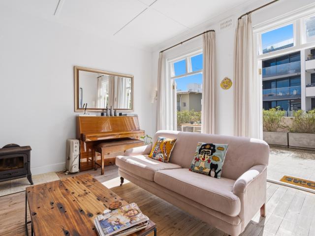 Apartment for rent in Bantry Bay, Cape Town