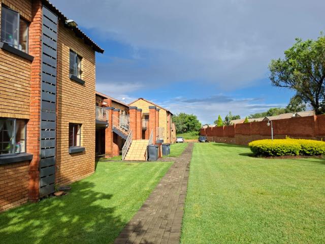 Apartment for rent in Equestria, Gauteng