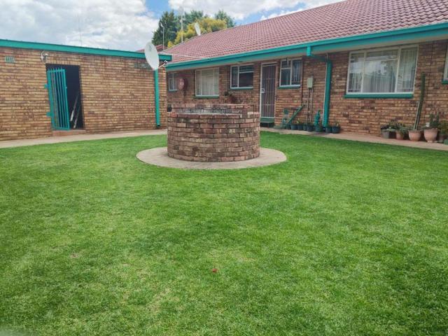 Apartment for rent in Flamwood, Matlosana Local Municipality