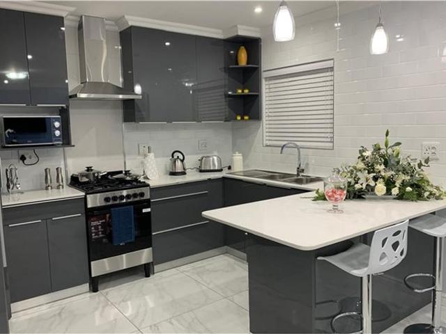 Apartment for rent in Goodwood Estate, City of Cape Town