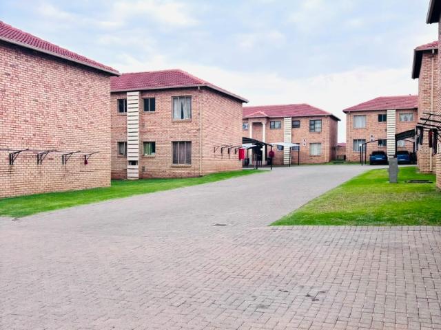 Apartment for rent in Mohlakeng, Gauteng