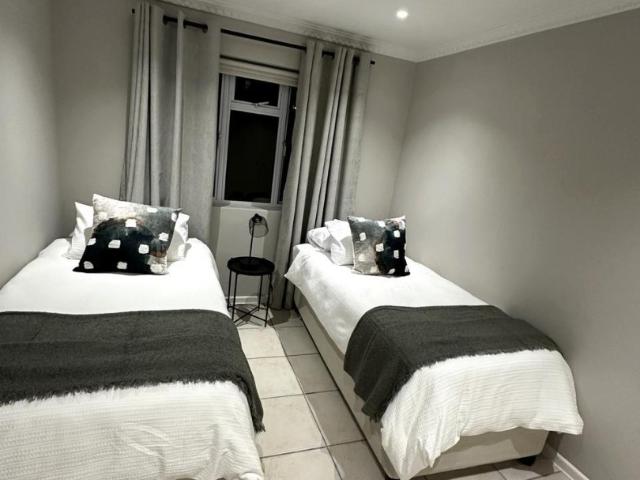 Apartment for rent in Heldervue, Somerset West