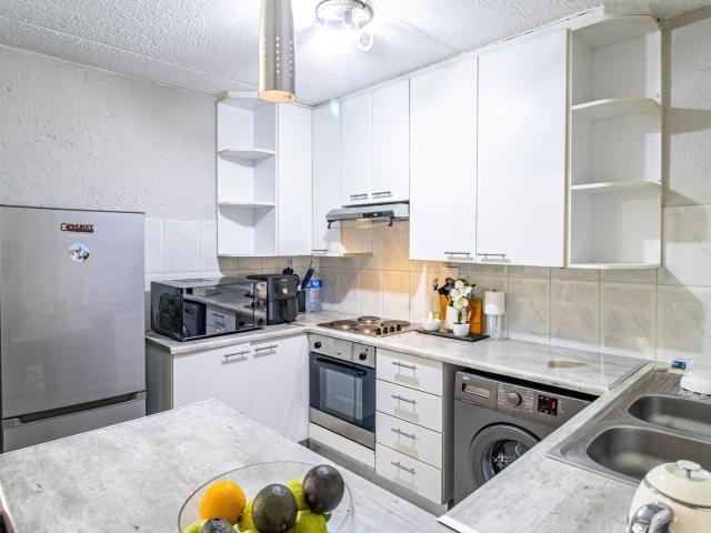 Apartment for rent in Paulshof, Alexandra