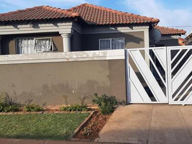 Apartment for rent in Protea Glen, Soweto