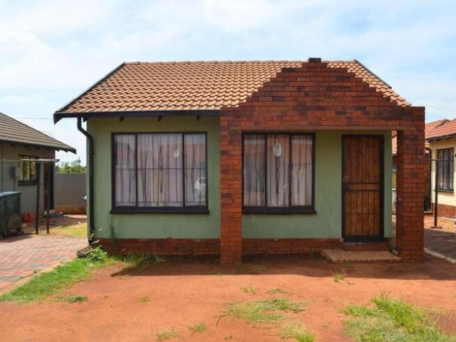 Apartment for rent in Protea Glen, Soweto