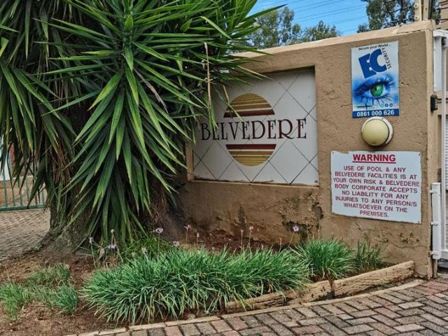 Apartment for rent in Johannesburg Ward 97, Roodepoort